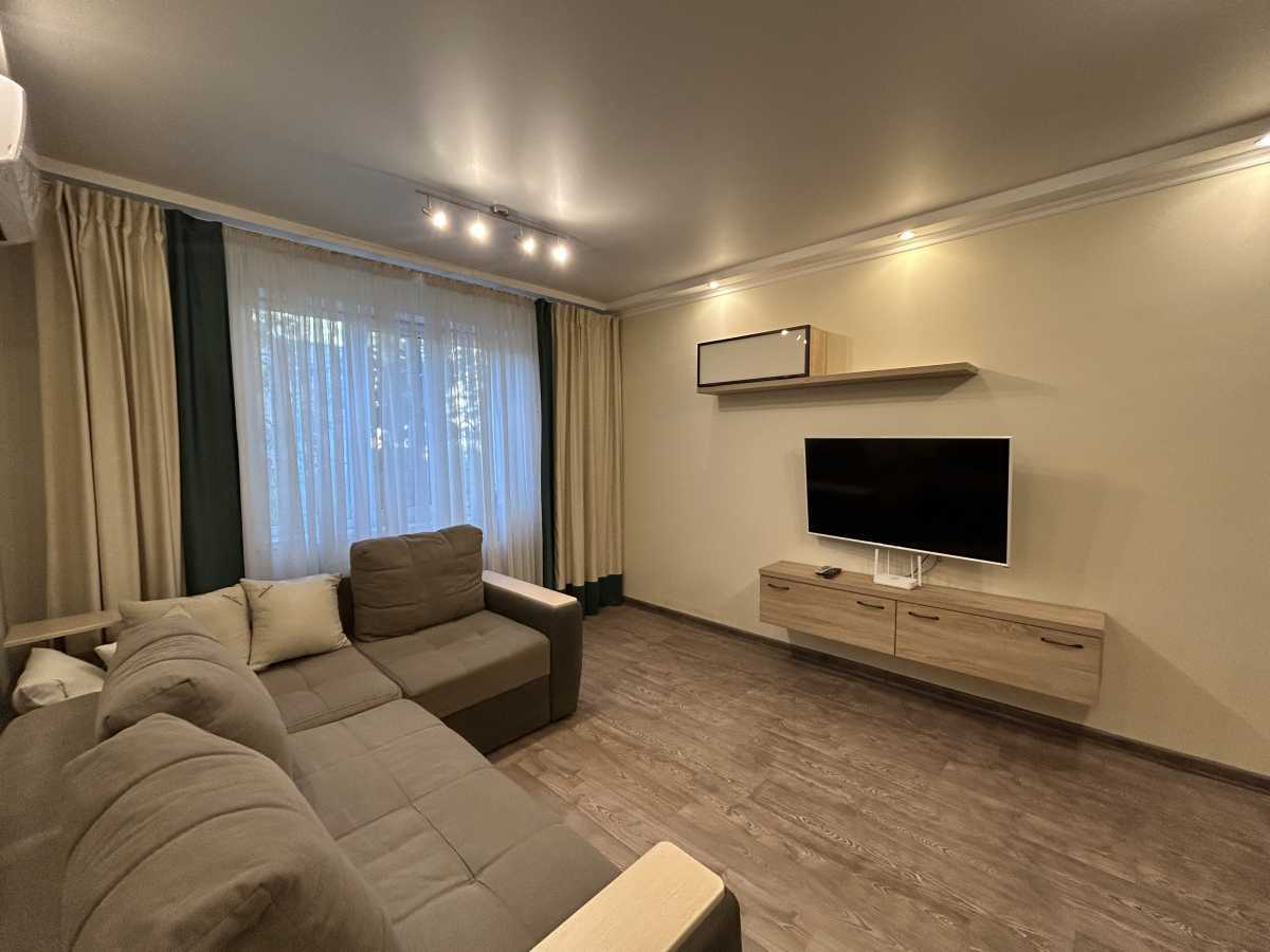 Продаж 3-кімнатної квартири 74.5 м², Ломоносова вул., 8