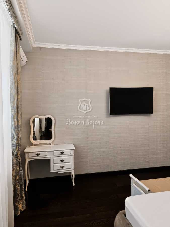 Продаж 2-кімнатної квартири 90.3 м², Звіринецька вул., 59є