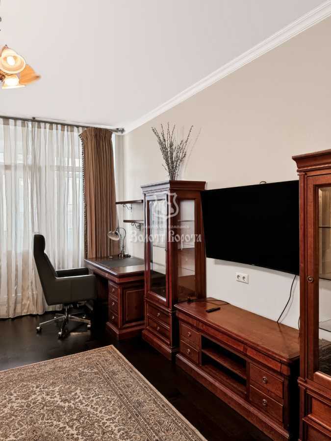 Продаж 2-кімнатної квартири 90.3 м², Звіринецька вул., 59є