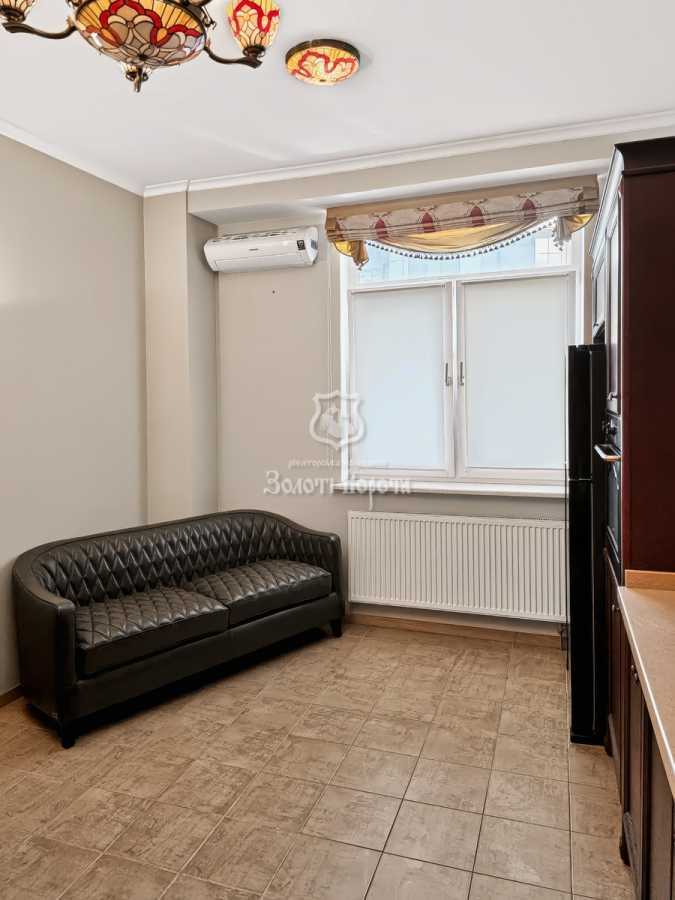 Продаж 2-кімнатної квартири 90.3 м², Звіринецька вул., 59є