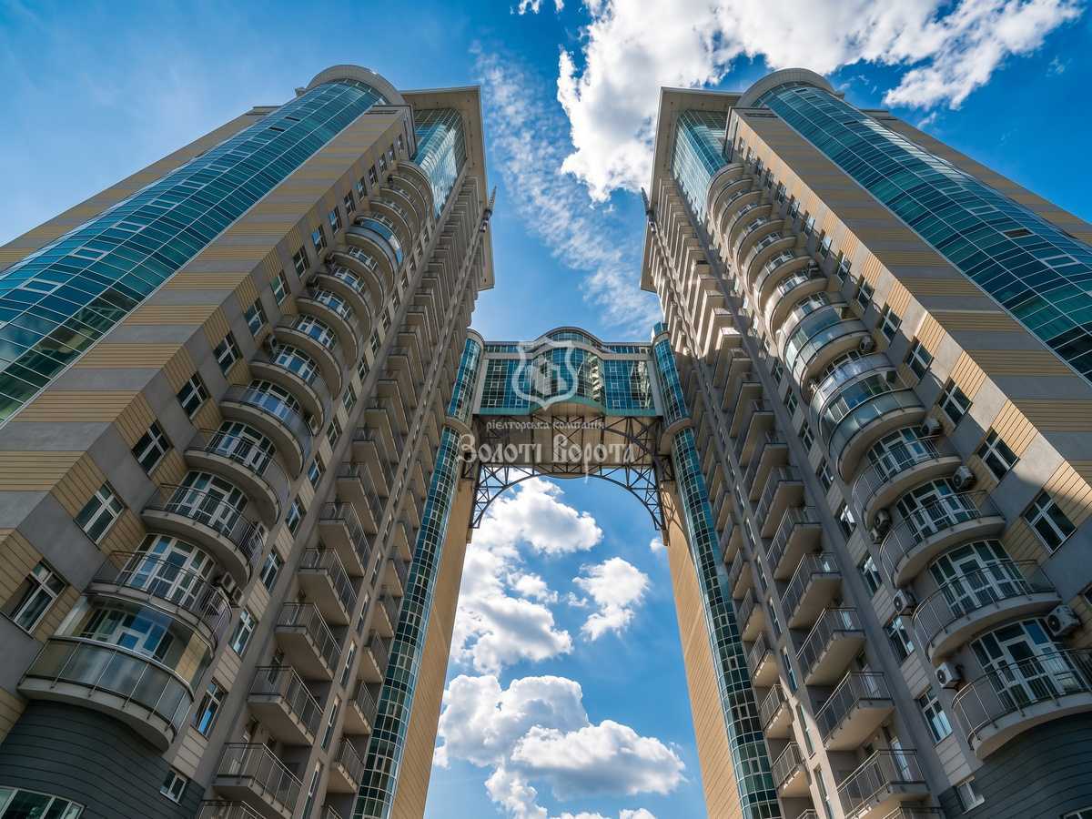 Продаж 2-кімнатної квартири 90.3 м², Звіринецька вул., 59є