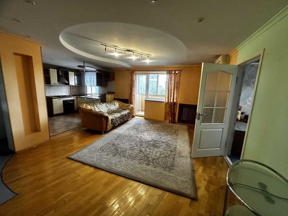 Продаж 3-кімнатної квартири 80 м², Нова вул.