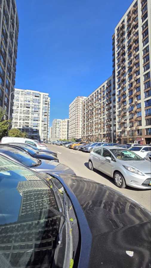 Продаж 2-кімнатної квартири 69 м², Олександра Олеся вул., 2Б