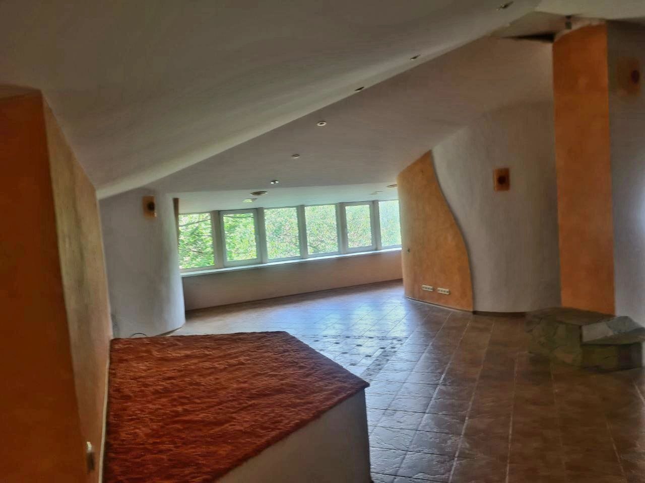 Продаж будинку 550 м², Динамо вул.