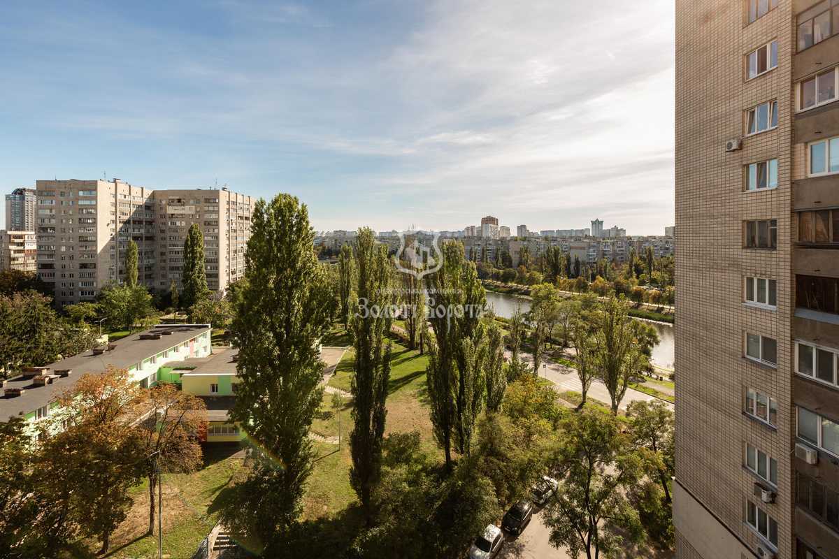 Продаж 4-кімнатної квартири 95 м², Флоренції вул., 5