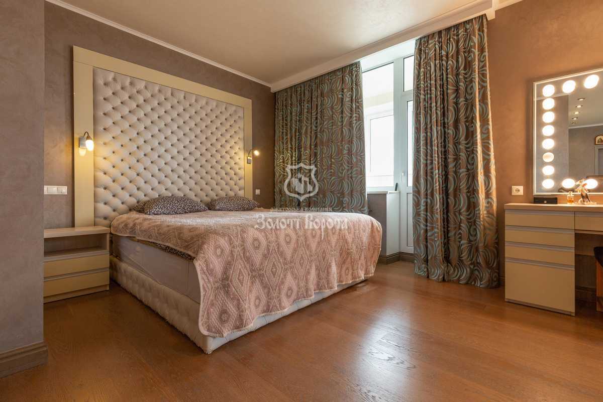 Продаж 4-кімнатної квартири 233 м², Верховинна вул., 35