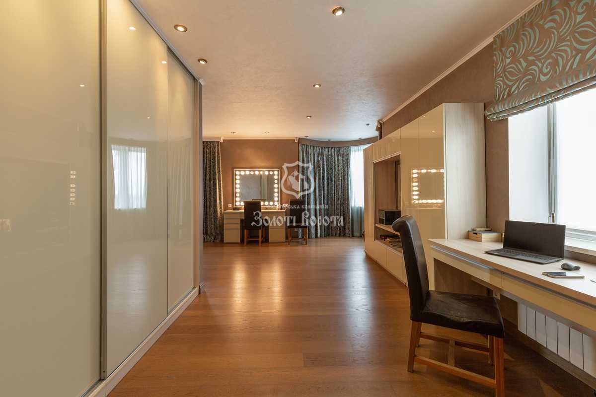 Продаж 4-кімнатної квартири 233 м², Верховинна вул., 35