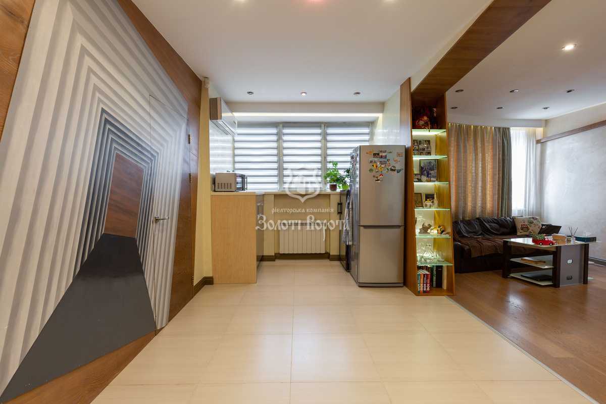 Продаж 4-кімнатної квартири 233 м², Верховинна вул., 35