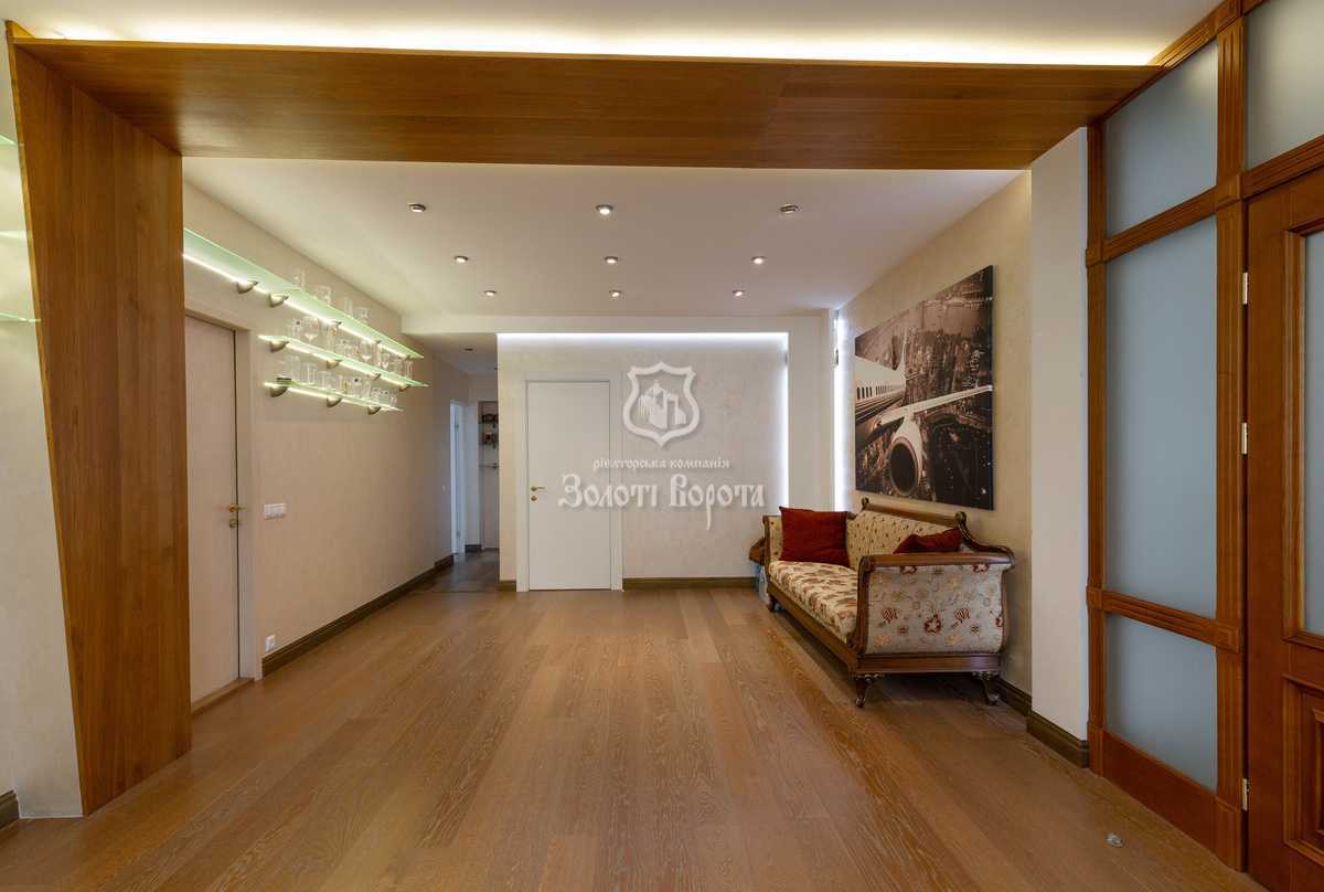 Продаж 4-кімнатної квартири 233 м², Верховинна вул., 35