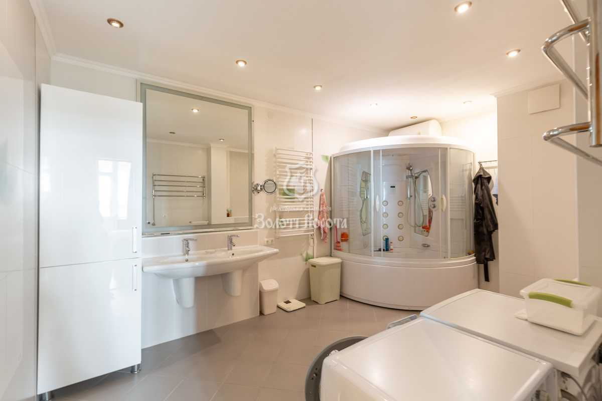 Продаж 4-кімнатної квартири 233 м², Верховинна вул., 35