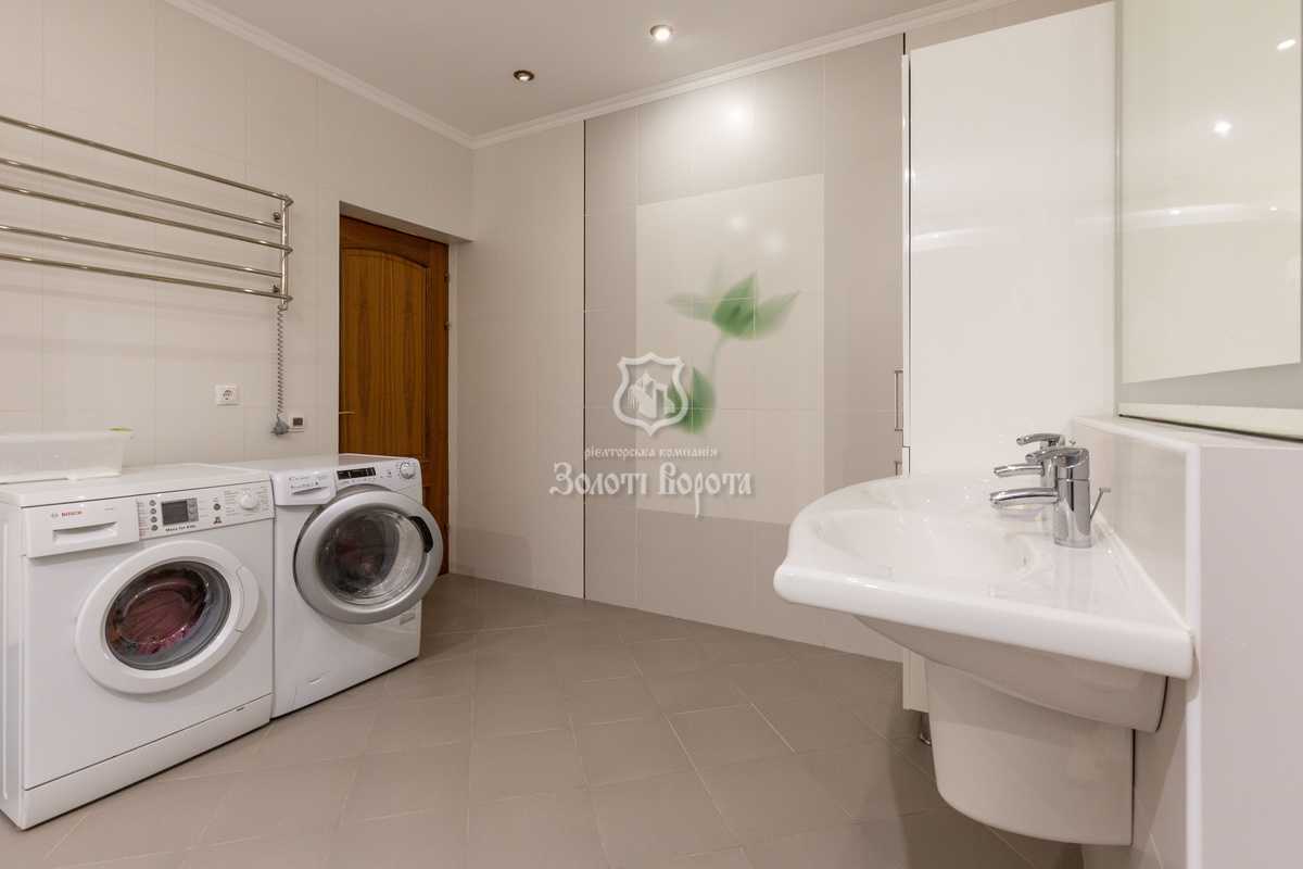 Продаж 4-кімнатної квартири 233 м², Верховинна вул., 35