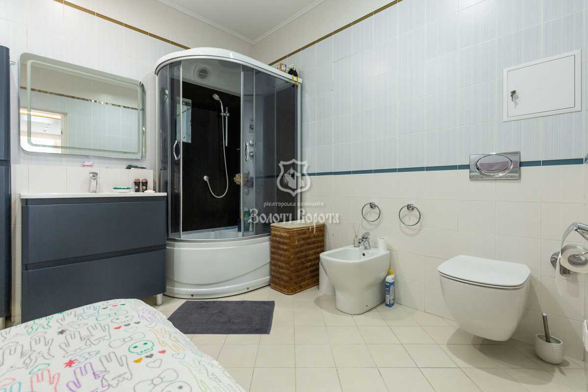 Продаж 4-кімнатної квартири 233 м², Верховинна вул., 35