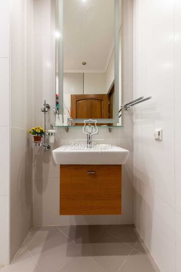 Продаж 4-кімнатної квартири 233 м², Верховинна вул., 35