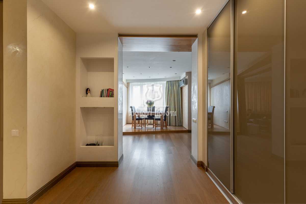 Продаж 4-кімнатної квартири 233 м², Верховинна вул., 35