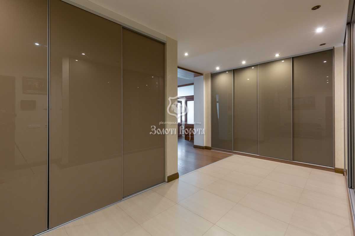 Продаж 4-кімнатної квартири 233 м², Верховинна вул., 35