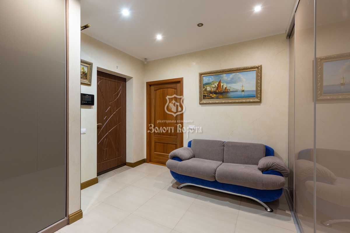 Продаж 4-кімнатної квартири 233 м², Верховинна вул., 35