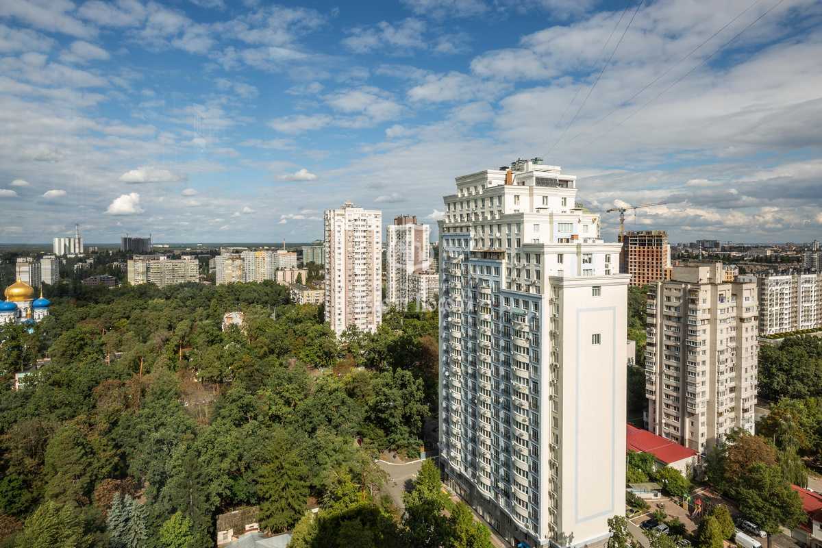 Продаж 4-кімнатної квартири 233 м², Верховинна вул., 35