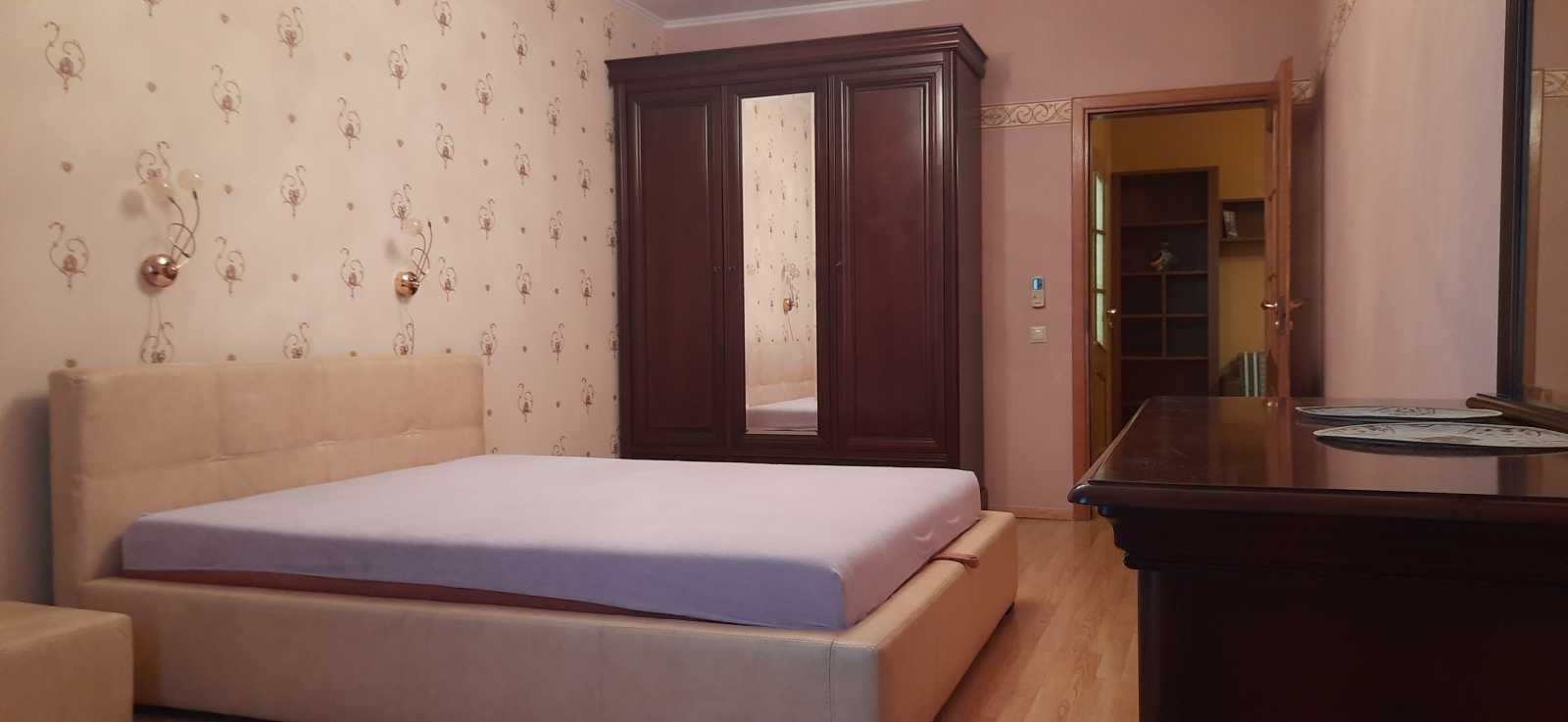 Продажа 2-комнатной квартиры 82 м², Верховинная ул., 35