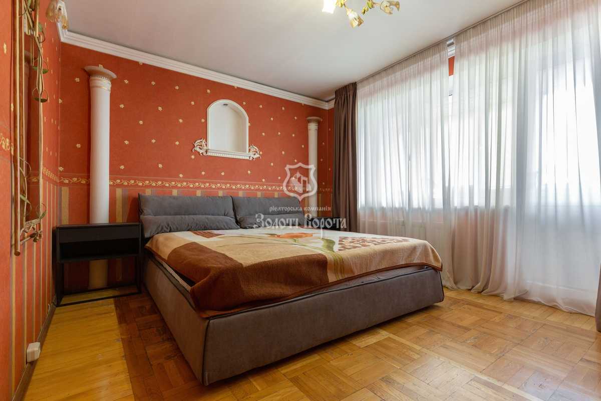 Продаж 3-кімнатної квартири 72 м², Володимира Антоновича вул., 104