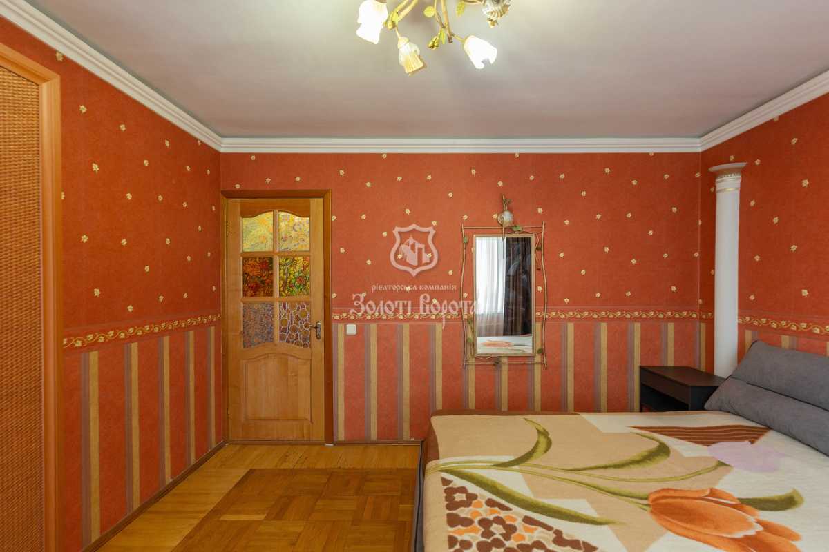 Продаж 3-кімнатної квартири 72 м², Володимира Антоновича вул., 104