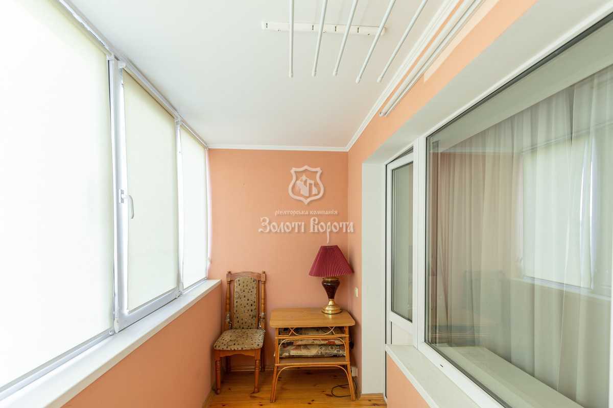 Продаж 3-кімнатної квартири 72 м², Володимира Антоновича вул., 104