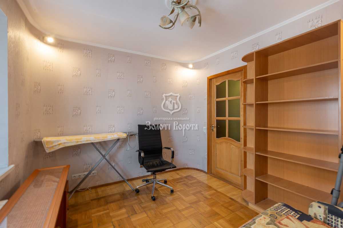 Продаж 3-кімнатної квартири 72 м², Володимира Антоновича вул., 104