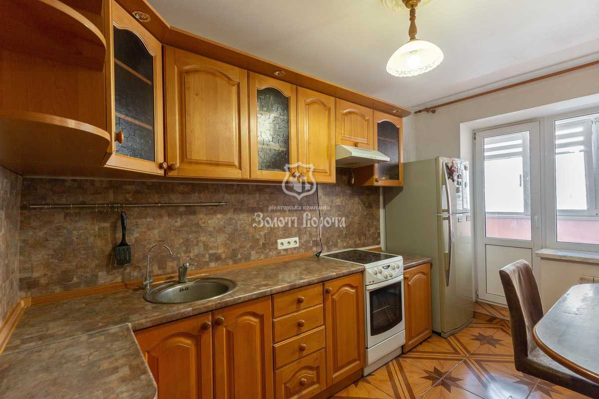 Продаж 3-кімнатної квартири 72 м², Володимира Антоновича вул., 104