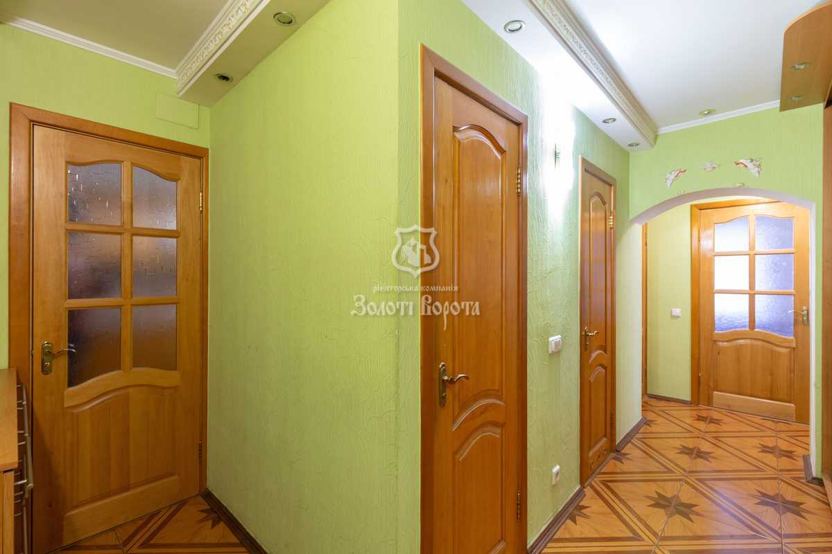 Продаж 3-кімнатної квартири 72 м², Володимира Антоновича вул., 104
