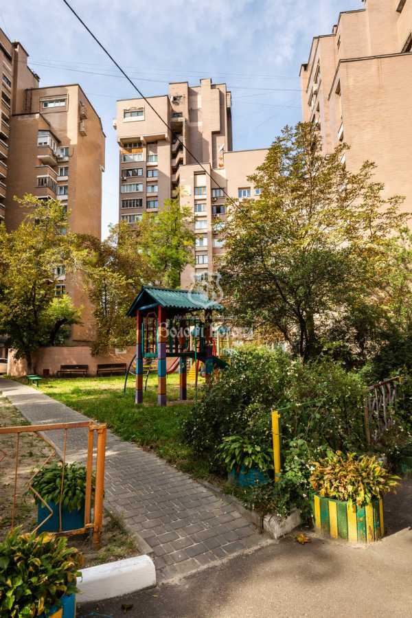 Продаж 3-кімнатної квартири 72 м², Володимира Антоновича вул., 104