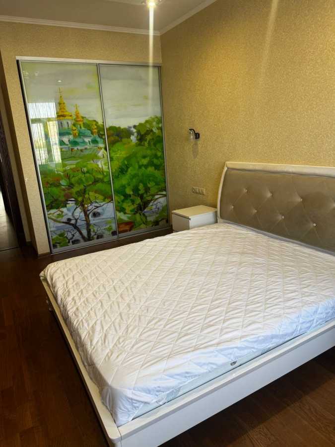 Аренда 3-комнатной квартиры 140 м², Евгения Коновальца ул., 36