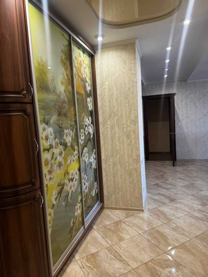 Аренда 3-комнатной квартиры 140 м², Евгения Коновальца ул., 36