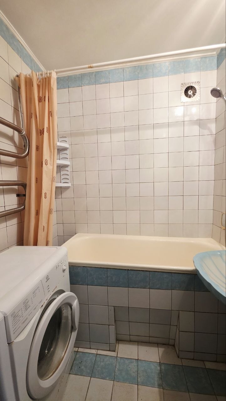 Продаж 2-кімнатної квартири 50 м², Космодромна вул.