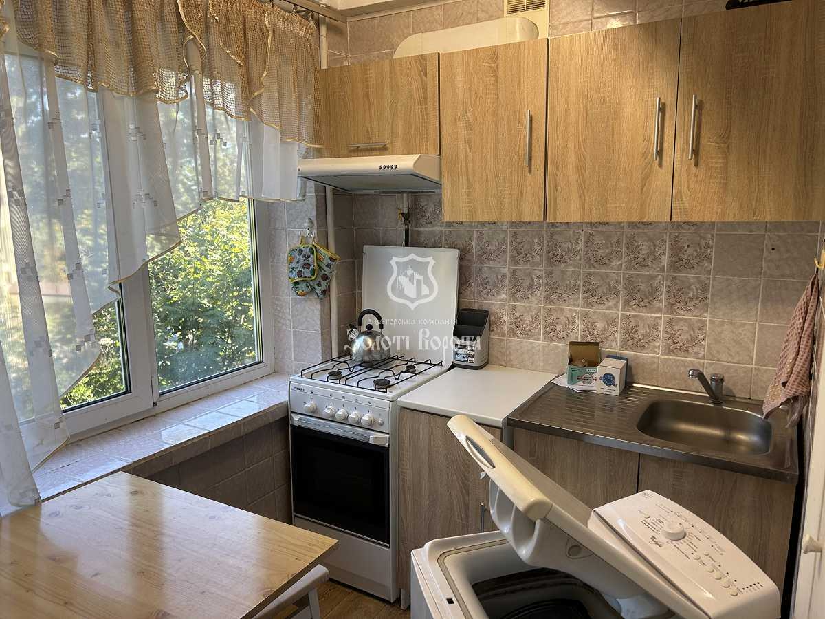 Продаж 1-кімнатної квартири 28.4 м², Братиславська вул., 6