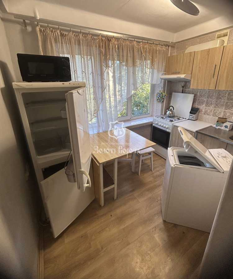 Продаж 1-кімнатної квартири 28.4 м², Братиславська вул., 6