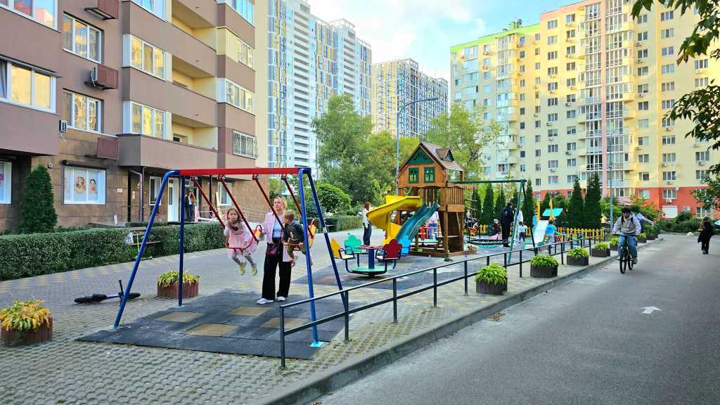 Продажа 1-комнатной квартиры 42 м², Андрея Аболмасова ул., 4а