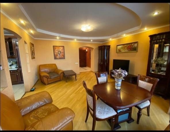 Оренда 3-кімнатної квартири 110 м², Лесі Українки бул., 21