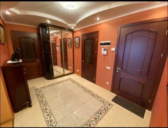 Оренда 3-кімнатної квартири 110 м², Лесі Українки бул., 21
