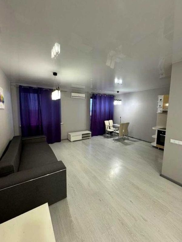 Продаж 1-кімнатної квартири 43 м², Тополина вул., 7А