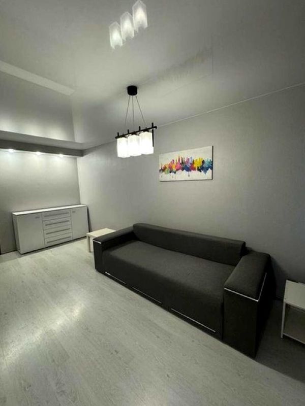Продаж 1-кімнатної квартири 43 м², Тополина вул., 7А