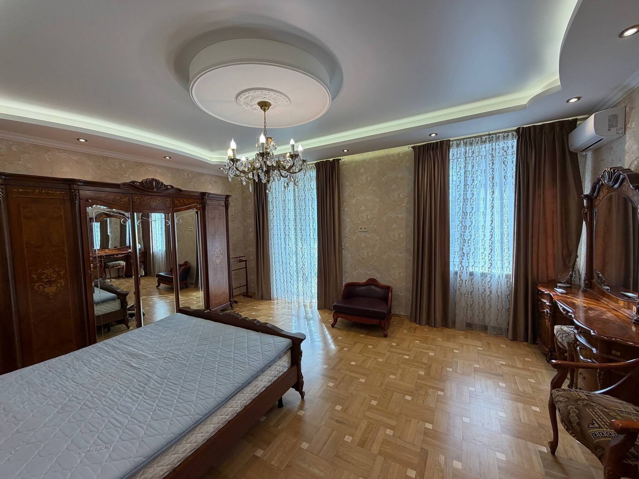Аренда 4-комнатной квартиры 150 м², Гагарина просп.