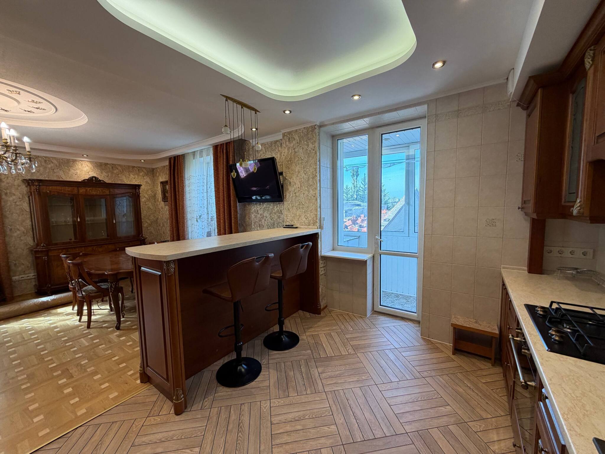 Аренда 4-комнатной квартиры 150 м², Гагарина просп.