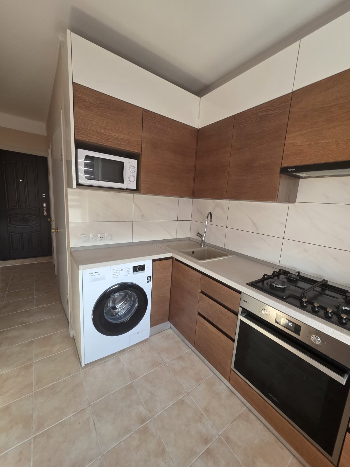 Аренда 3-комнатной квартиры 68 м², Новгородская ул., 7