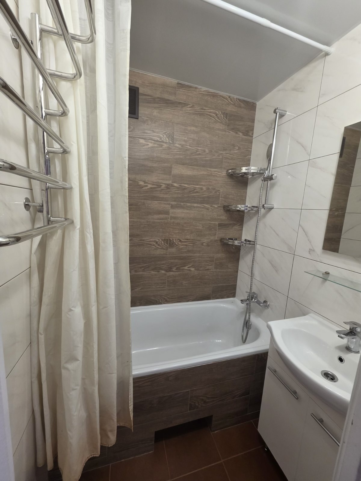Аренда 3-комнатной квартиры 68 м², Новгородская ул., 7
