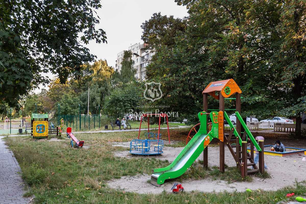 Продаж 3-кімнатної квартири 75.6 м², Європейська пл., Союзу, 37Б