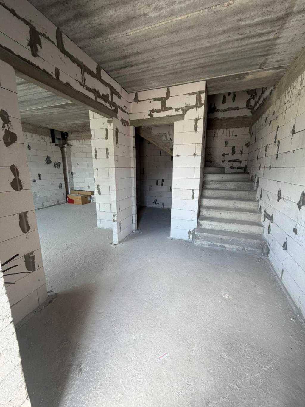 Продаж 2-кімнатної квартири 74 м², Ясна вул., 12
