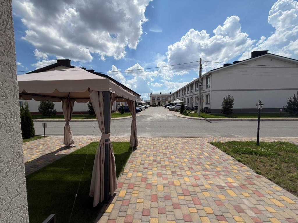 Продаж 2-кімнатної квартири 74 м², Ясна вул., 12