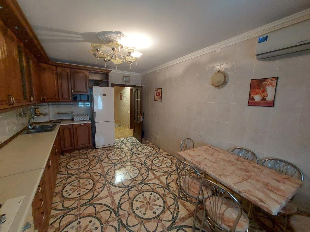 Поділ. Оренда 2-х кімнатної квартири, пров. Ярославький 7/9 (120м2)
