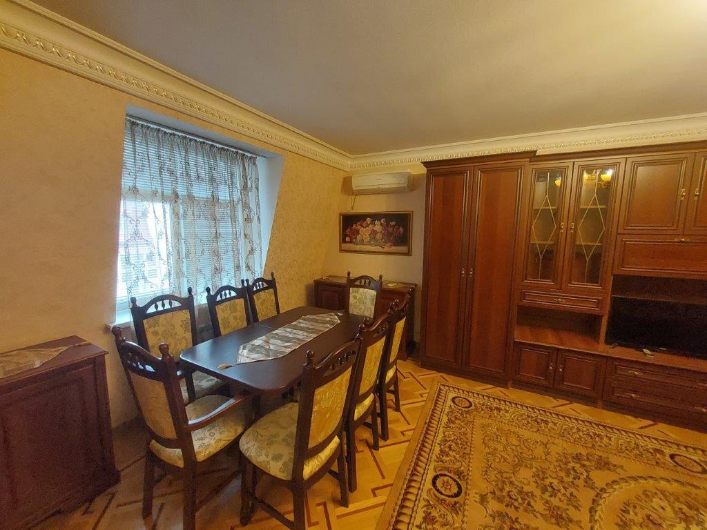 Поділ. Оренда 2-х кімнатної квартири, пров. Ярославький 7/9 (120м2)