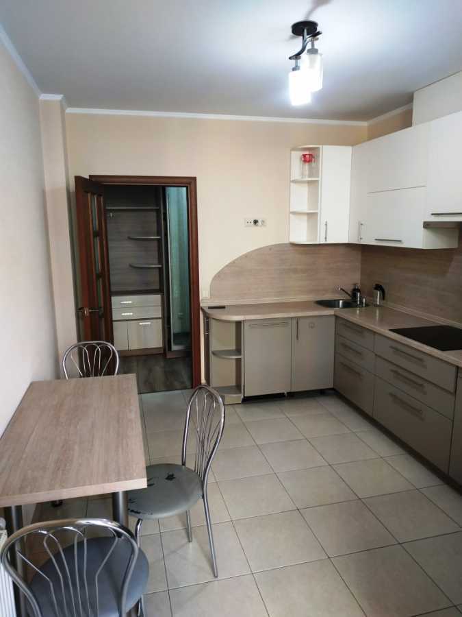 Оренда 3-кімнатної квартири 90 м², Регенераторна вул., 19
