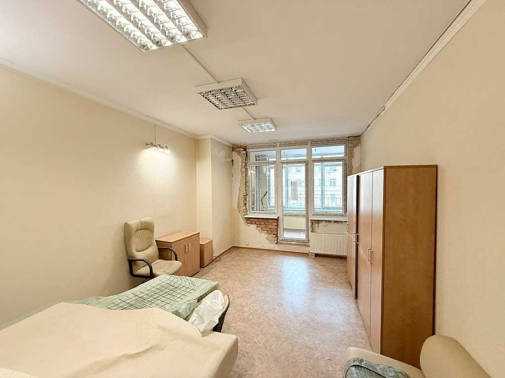 Продаж 3-кімнатної квартири 125.5 м², Володимира Антоновича вул., 72